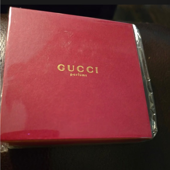 Gucci Gold Embossed Compact - Picture 4 of 4